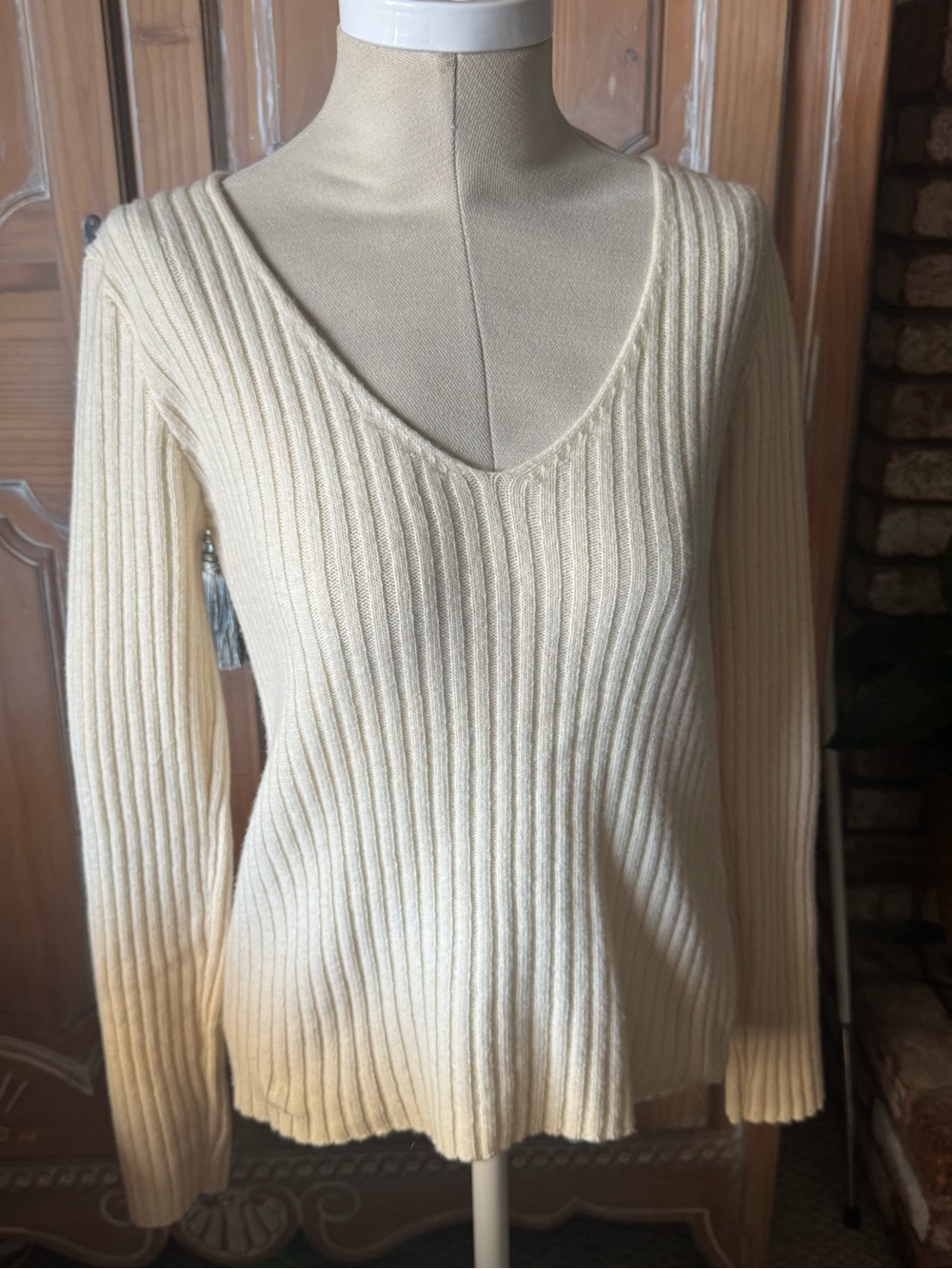 Women's Ribbed V-Neck Sweater in Cream